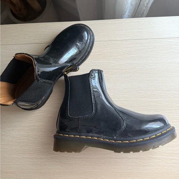 Dr. Martens Black Patent Leather Chelsea Boots Sz 5 – Classic Punk Streetwear - Picture 4 of 6
